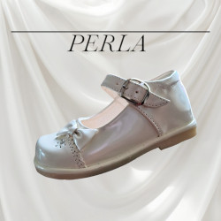 ZAPATO CHAROL MOÑO PERLA ARLYN